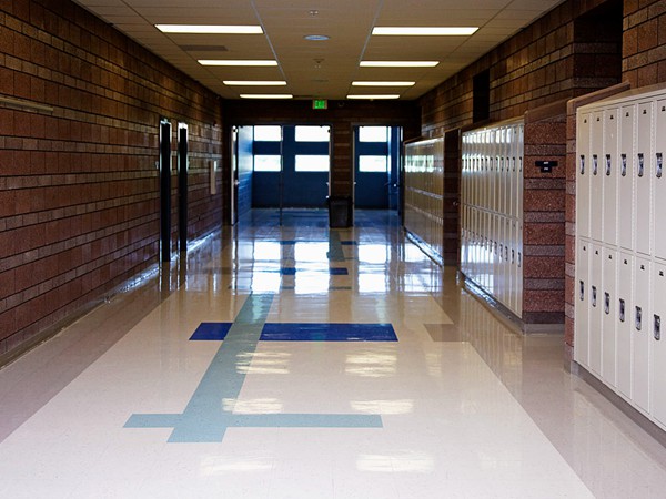 我们上门提供专业开锁、修锁、换锁及配钥匙遥控器的服务。